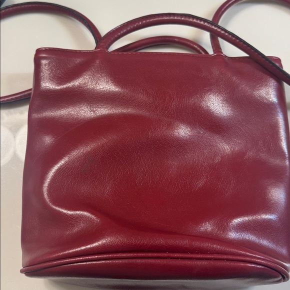 Elegant Red Leather Tote Bag - Picture 4 of 4